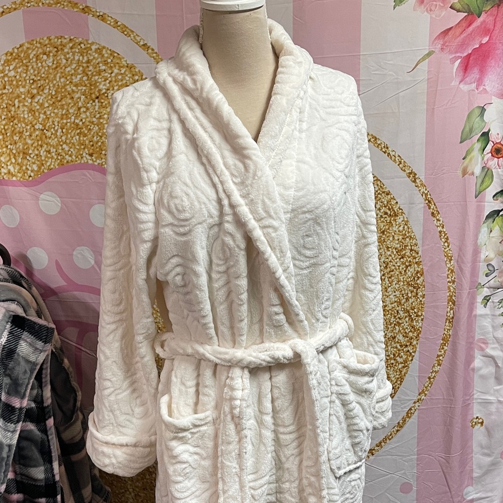 Live Well / Sleep Well by Carole Hochman White Robe